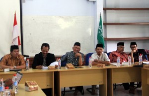 Ketua LP Ma’arif NU Jateng H. Agus Sofwan Hadi saat memimpin rapat koordinasi dengan panitia lokal Kebumen.