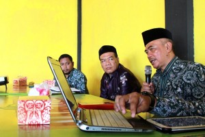 Ketua LP Ma'arif NU Jateng saat memimpin rapat koordniasi dengan cabang-cabang se-Eks Karsidenan Pekalongan