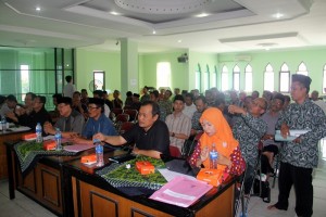 Perwakilan cabang dan pimpinan kontingen tampak antusias mengikuti drawing yang diadakan di Hall PWNU Jl. Dr. Cipto 180 kemarin